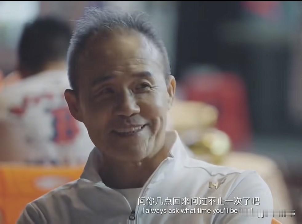 一代地产大佬王石伏低做小，仍然被嫌弃、被清空合影、被商业切割，终于活成了“田的男