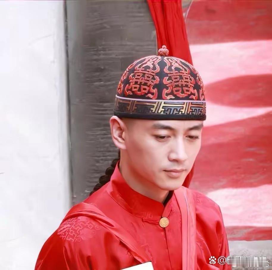 陈晓的脸上，一眼就能看出他的累，疲惫全都写在了脸上 ​​​