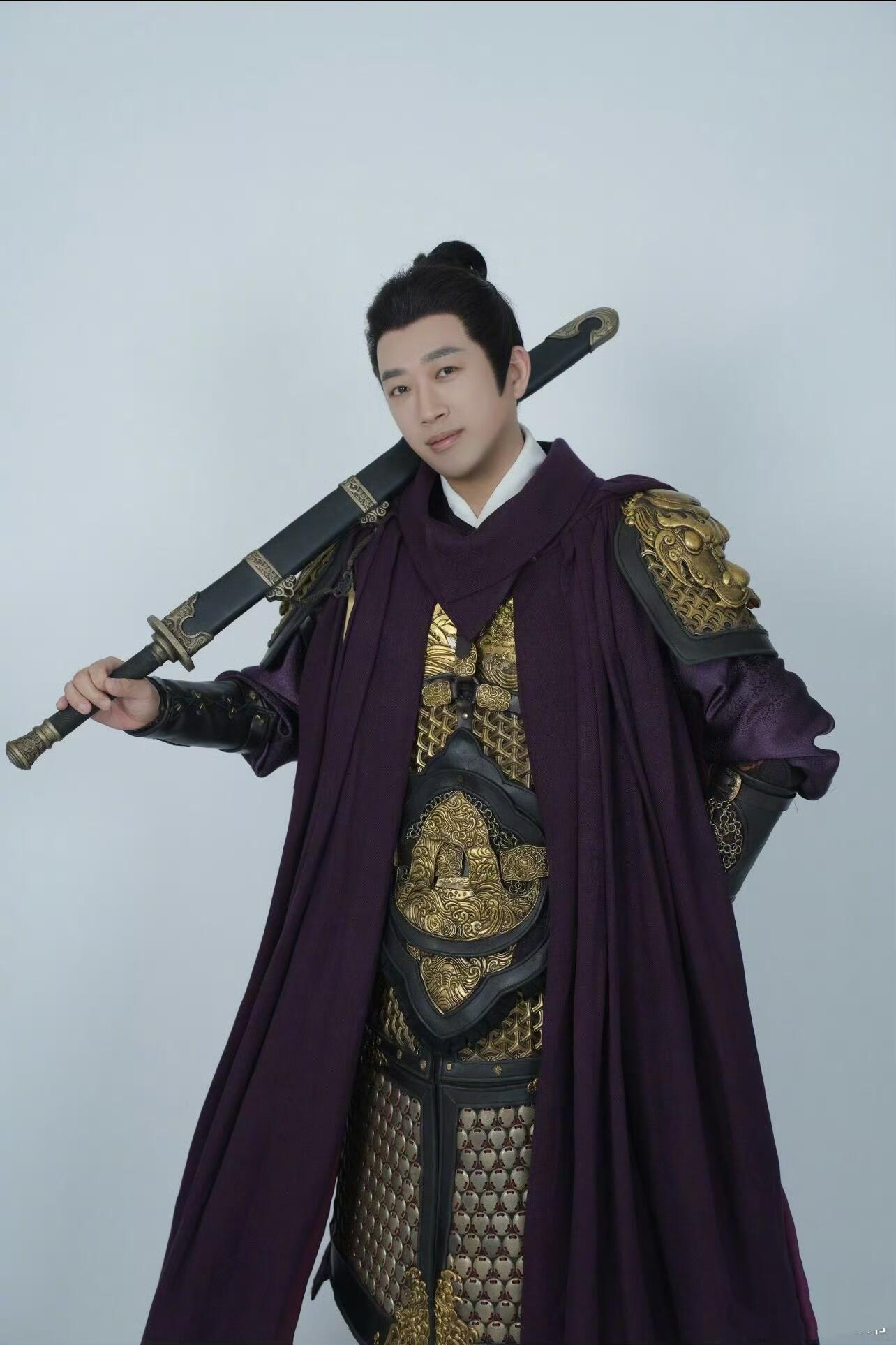 于正《金吾不禁》少年将军造型，脸都P成李昀锐了