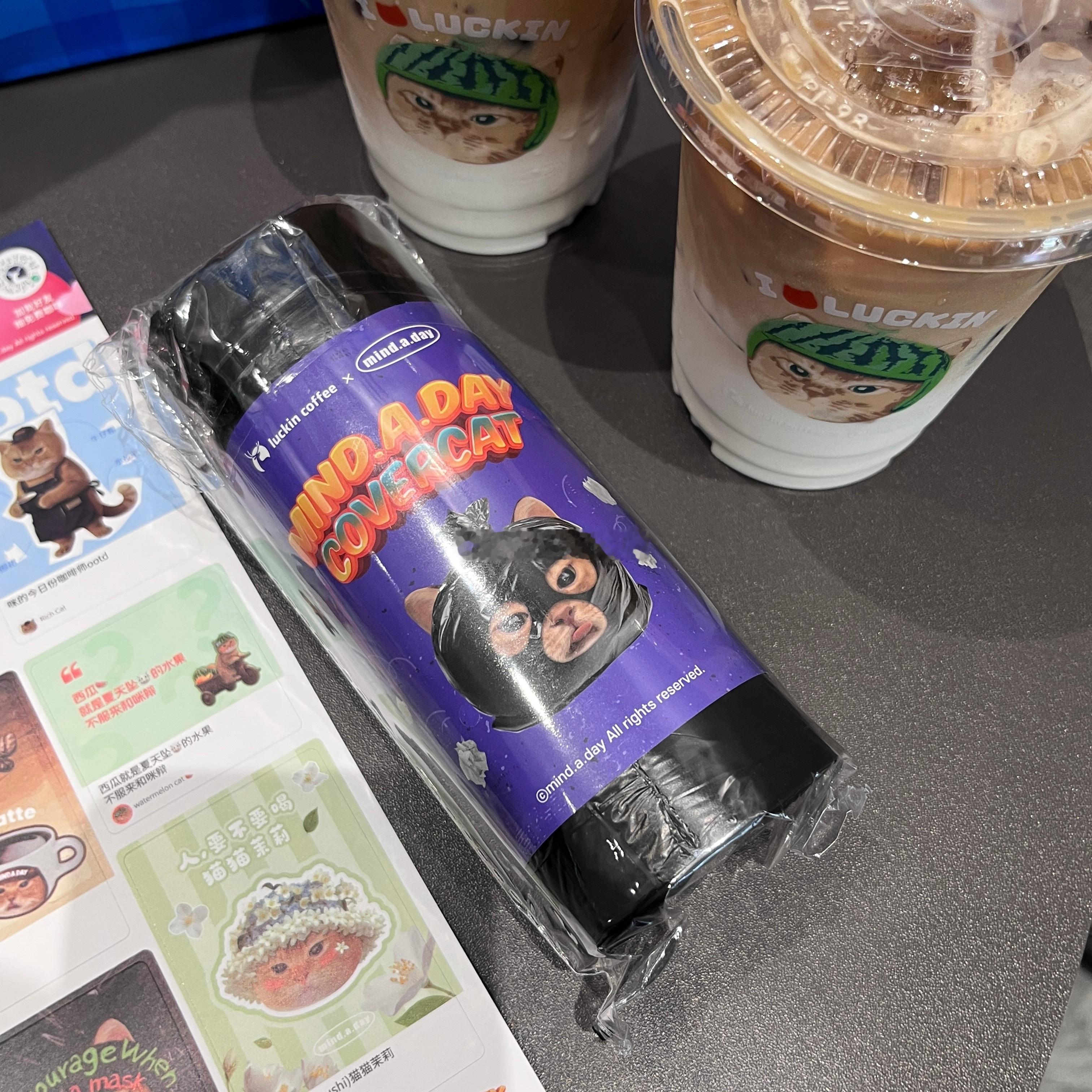 瑞幸x麦恩猫猫我猛地冲去门店……拿了好几个杯套，但没拿到粉色纸袋和单杯袋😭😭