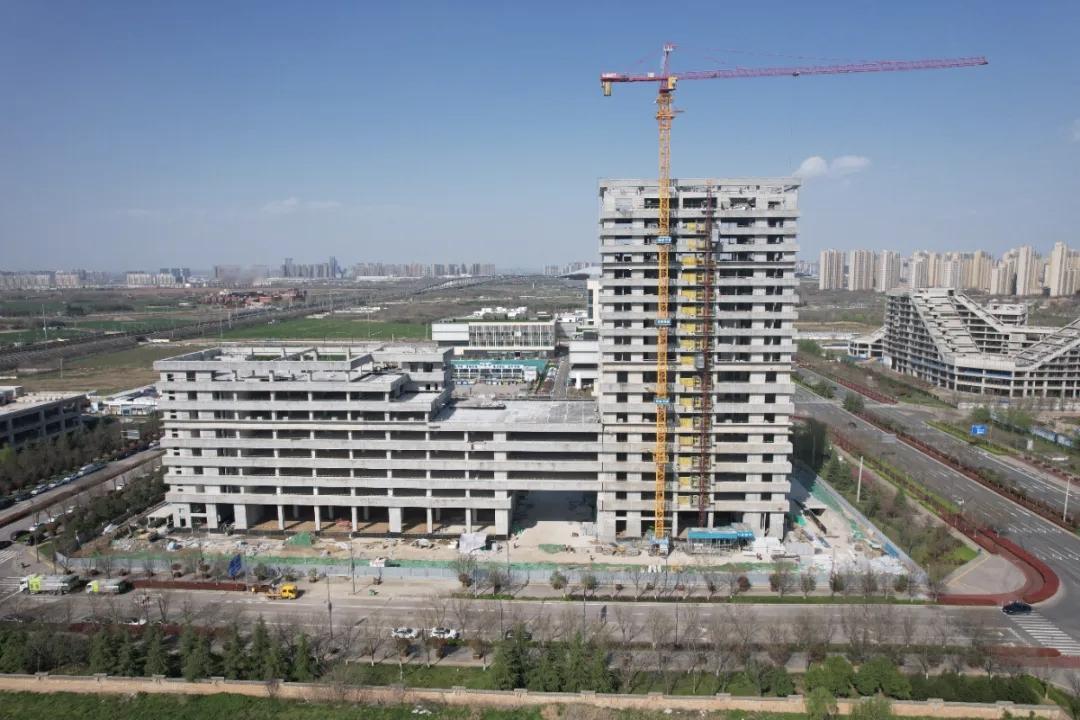 西咸楼市快讯：盛弘电气西北总部及研发制造基地项目主体封顶了。
该选址沣东新城科统