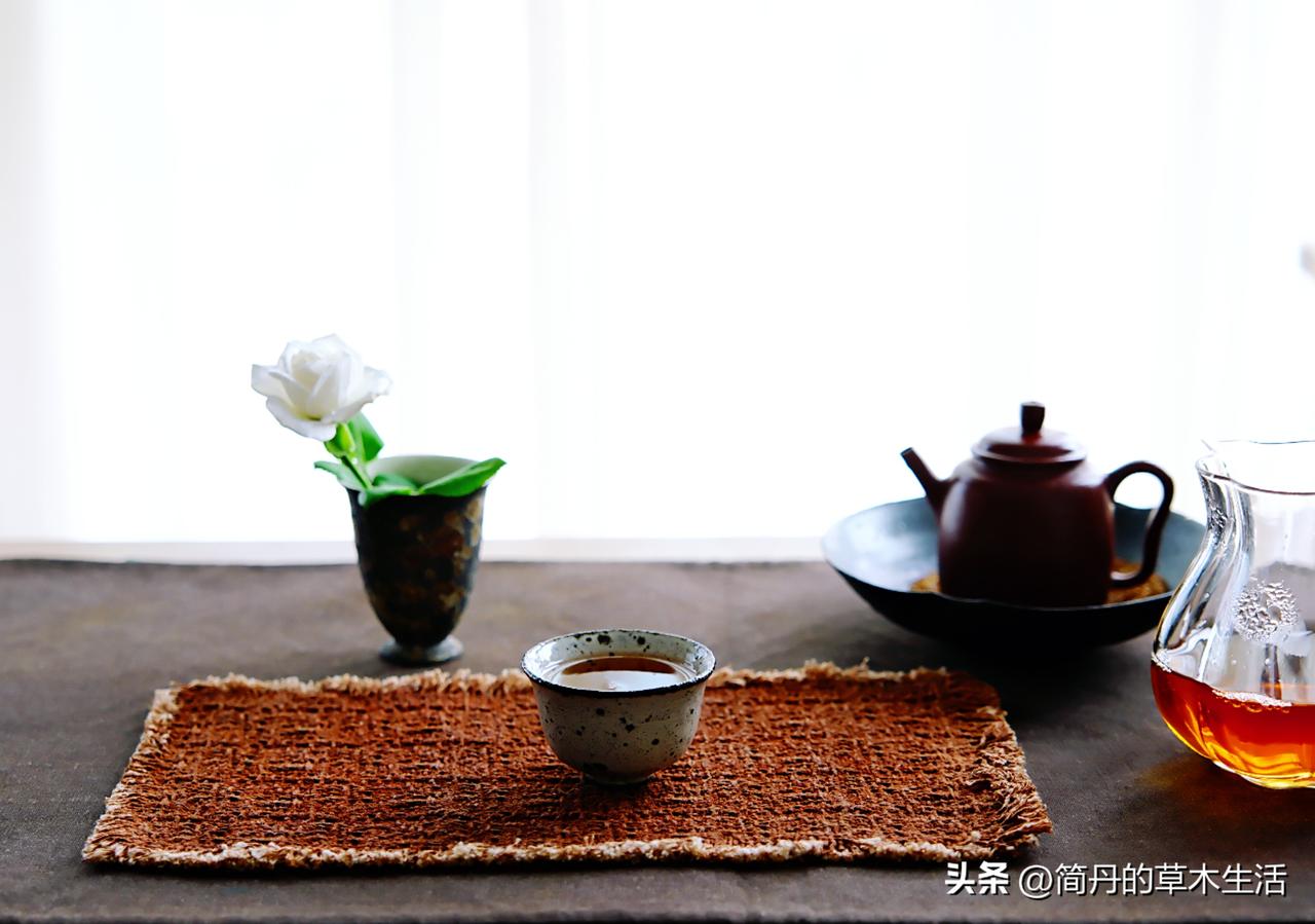 “去行动，去爱，去忍受苦难，这便是真正的活着。”
——加缪

人生不可能没有痛，