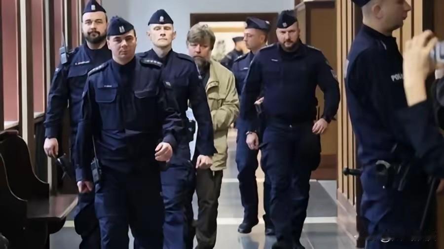 乌克兰肺得气炸，波兰这个所谓的盟友，在未经基辅同意的情况下，就将俄罗斯考古学家亚