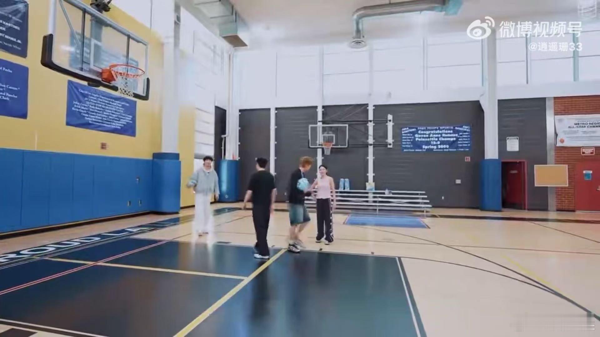 王鹤棣王润泽王王广三个男人一台戏 投篮游戏简直变成闹剧，一个人刚要投另外两个就凑