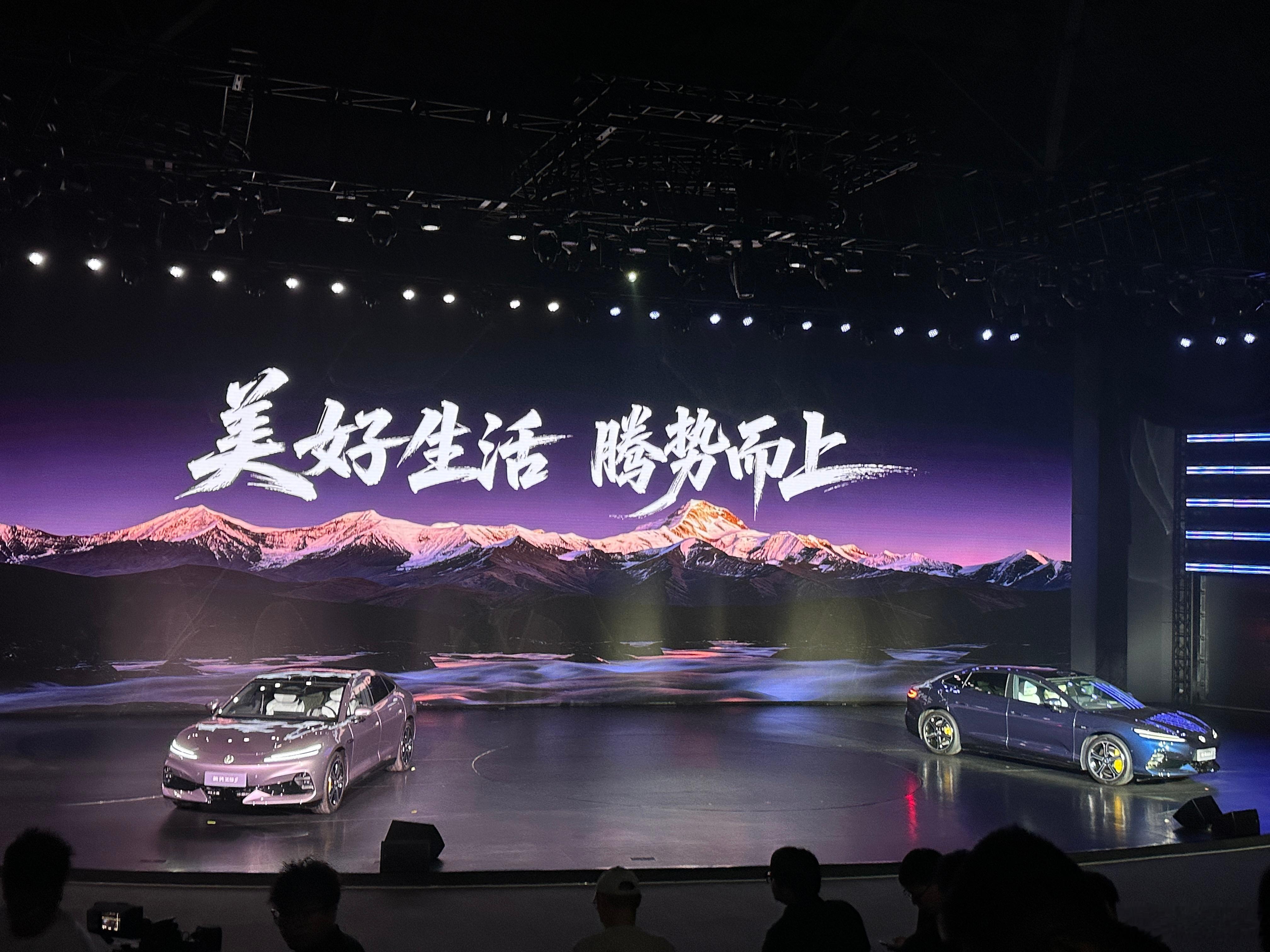 腾势Z9S价格公布1. 闪充尊荣型：25.58万元2. 闪充旗舰型：27.58万