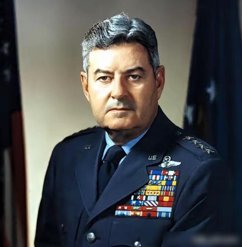 1944年，美军轰炸东京六个多月，扔了一万多吨炸弹，可日本工厂照常生产，美军还损