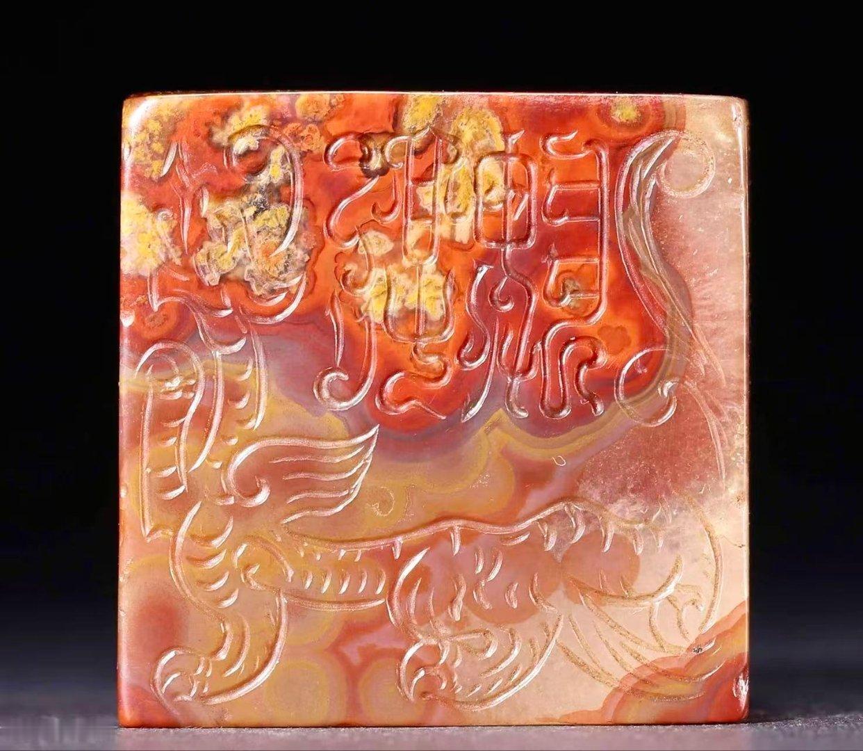 古玉杂谈 前几天，微博视频介绍了，这枚红缟玛瑙大印章，同仁们欣赏的不太过瘾，今特