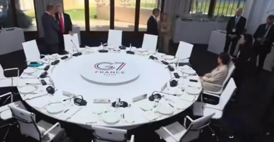 还记得前阵子一堆外媒逮着机会嘲讽，说咱们没收到G7峰会邀请，暗示我们在国际上没排