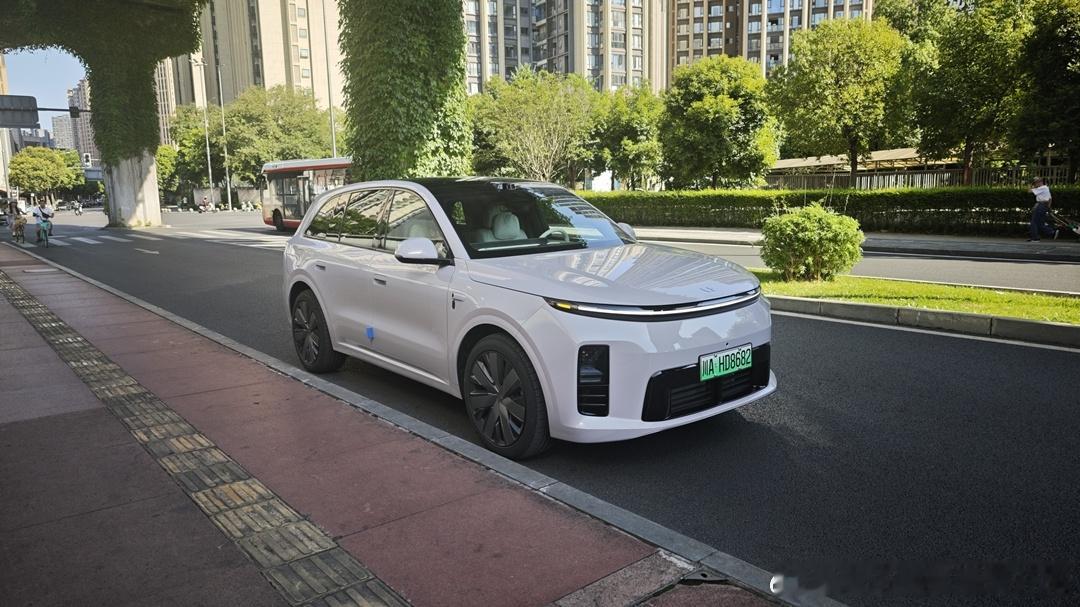 【试驾全新理想L6：底盘补上韧劲，三大惊喜两点遗憾】全新一代理想L6正式上市了，