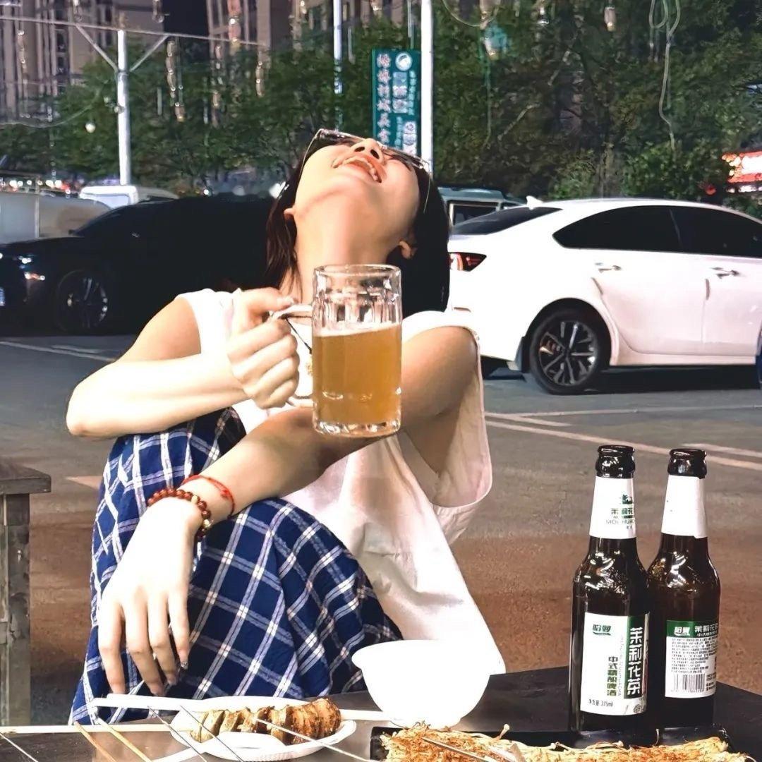 𝑴𝒚 𝒕𝒓𝒆𝒂☕️用一杯酒的单纯 去忘记世界的复杂 和相爱的人喝酒 