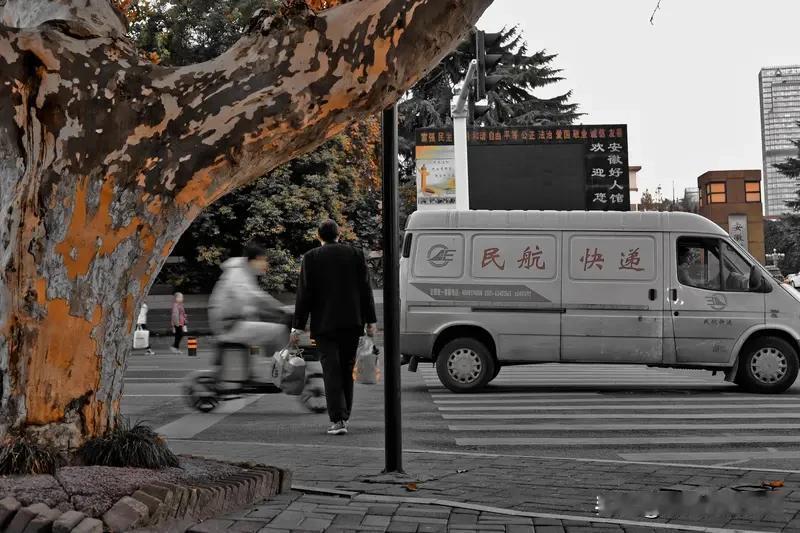 2025年最后一天，你想对自己说什么呢？你对今年的自己满意吗？
以前我期盼过元旦