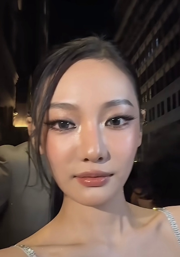 小猫看镜头📸 