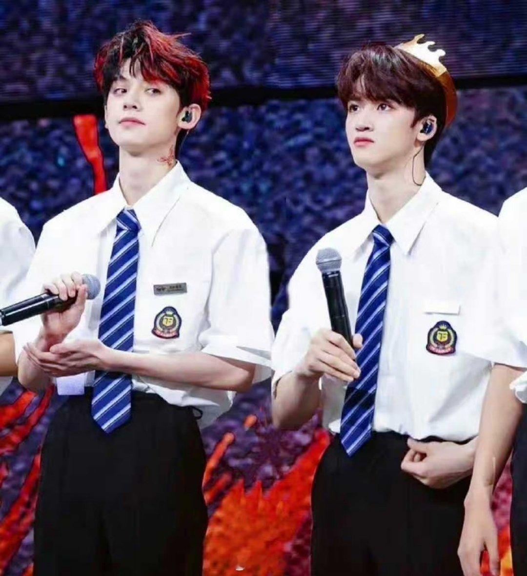 左邓 情头谁懂啊！左航和邓佳鑫4月14日同步换的新头像，真的把情侣感焊死了！左航