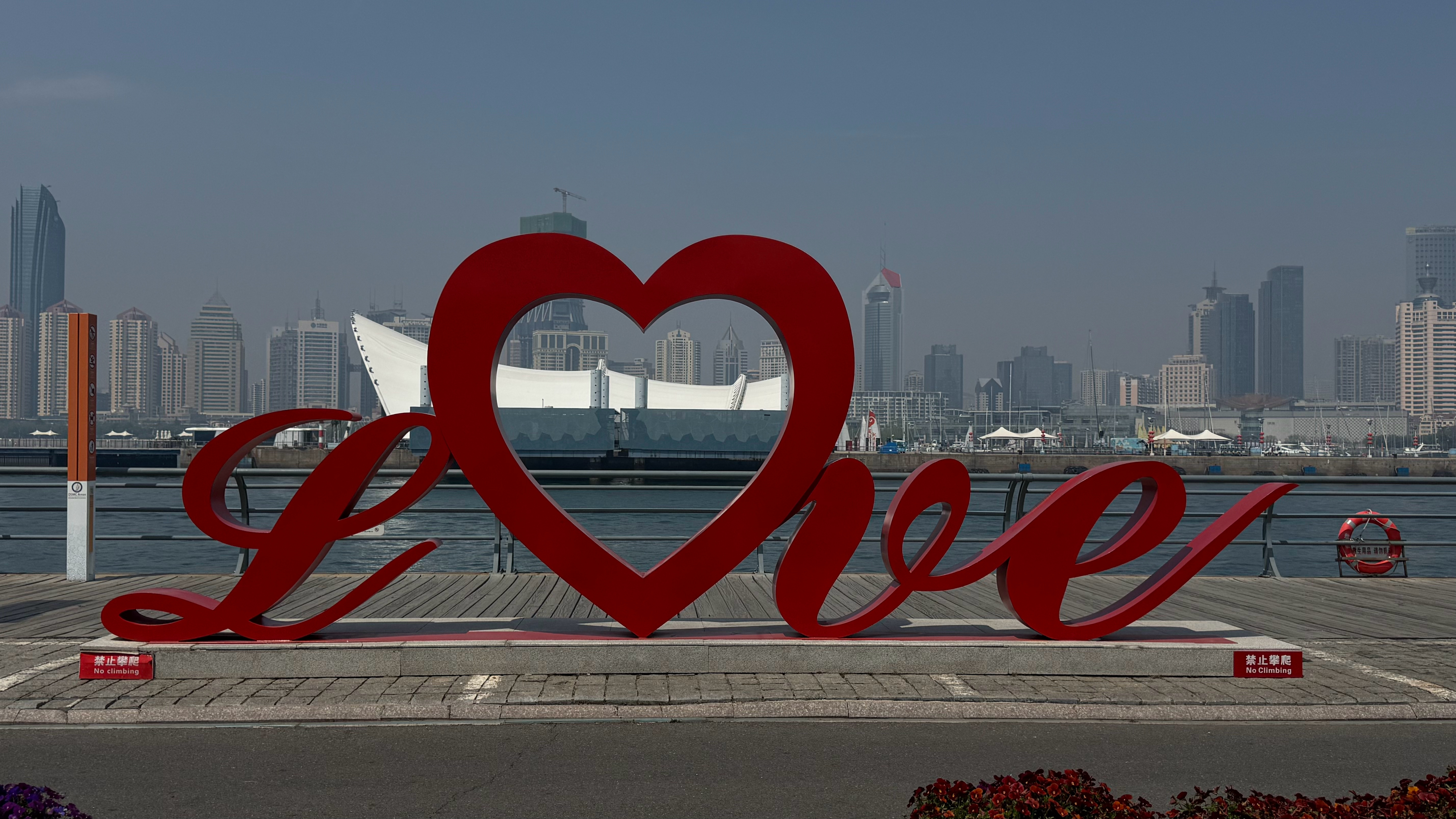 以善为舟，可渡苦海；以善为灯，可破长夜；以善为种，可收福田。这是亘古不变的真理，
