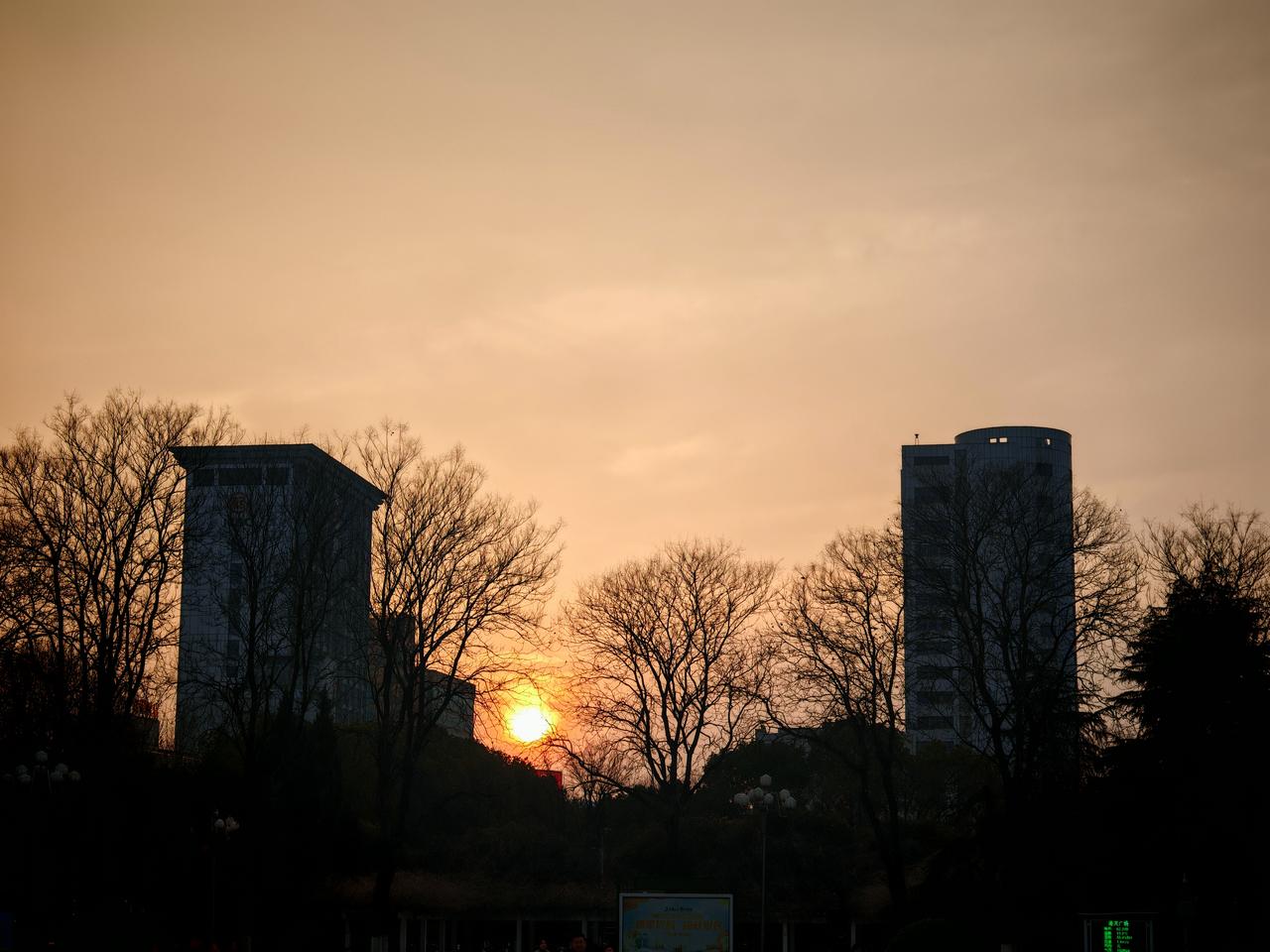 今年3月20日，农历二月初二，春分撞上龙抬头，这可是数十年难遇的祥瑞天象。春分，