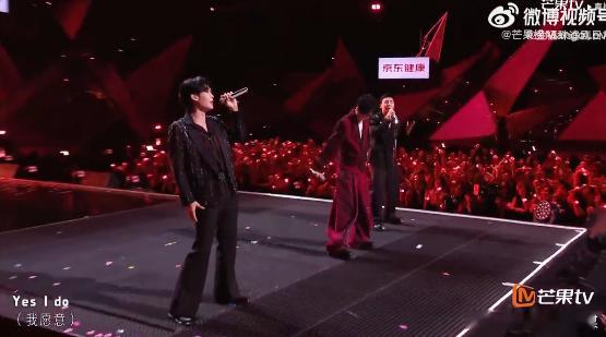 刘畊宏被灯光打没了刘畊宏都被练成大vocal了又好笑又惊喜😂实打实练出来的大v