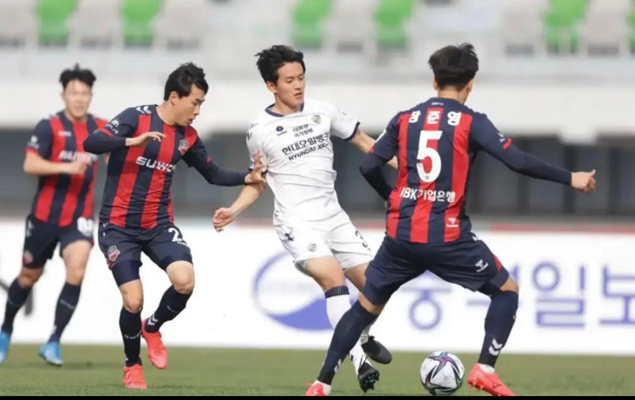 003金泉尚武vs光州推荐：让负比分：1-1,0-1解析：金泉尚武近期状态平平，