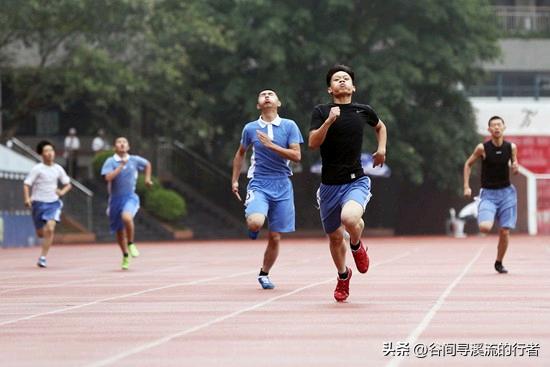 中考百天冲刺，家长快熬成成了“陪诊家属”！

距离中考倒计时不到百天，家庭的重心