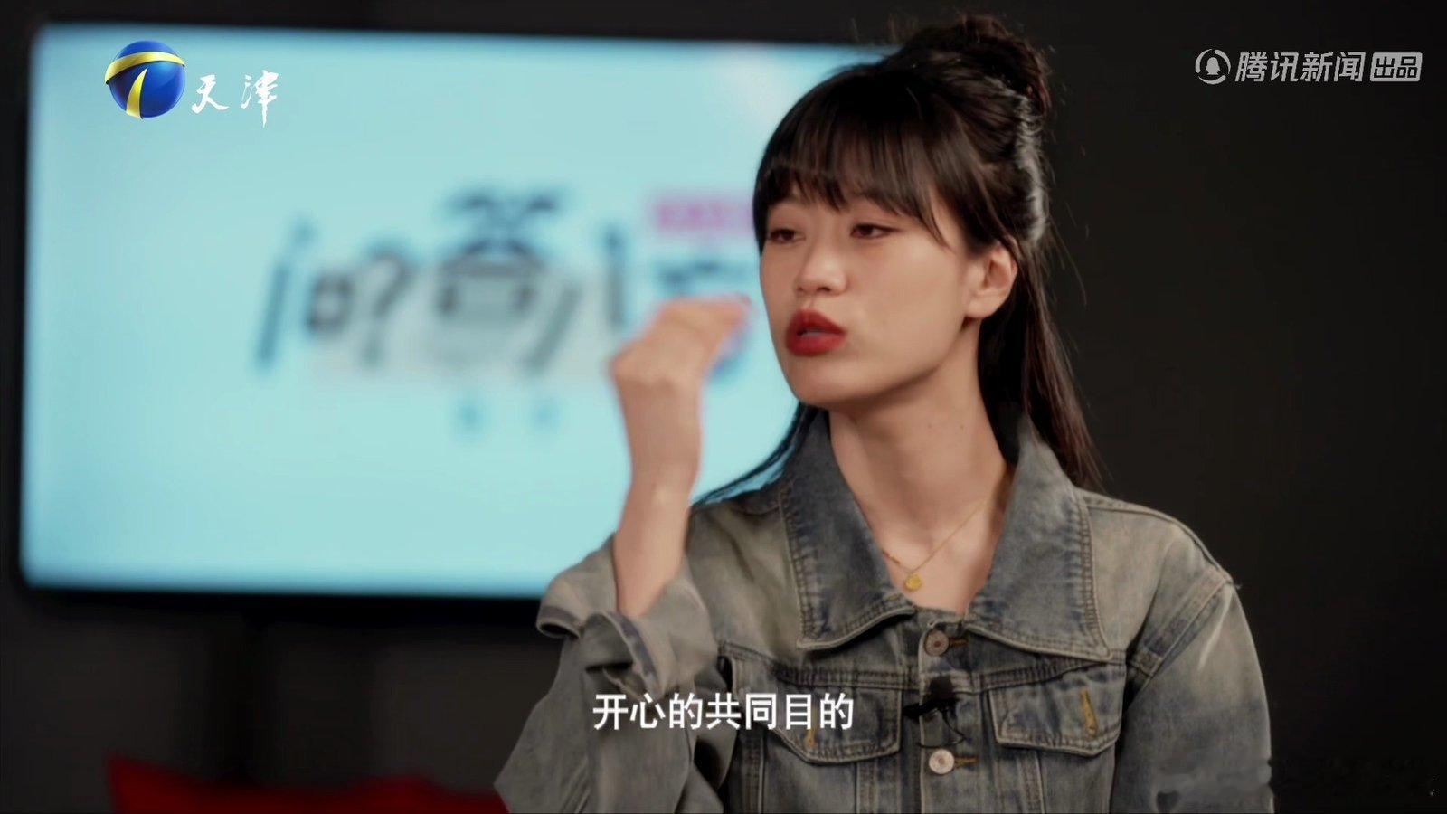 摸腿事件脱口秀女演员一年还没走出来敏感的人注定活得更累，太在意别人的看法，太渴望