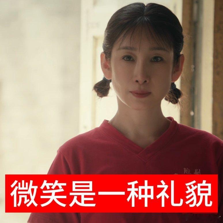 这个角色看点十足不拖沓，秦海璐一边婉转吟唱一边爽快怼人，抛开矫情俗套戏份，人设鲜