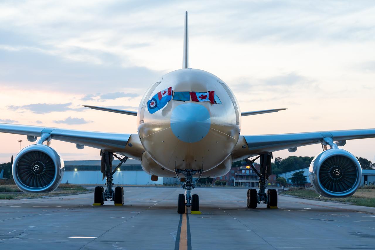 近日，空客防务称，加拿大首架空客A330MRTT在空客位于西班牙赫塔费的改装中心