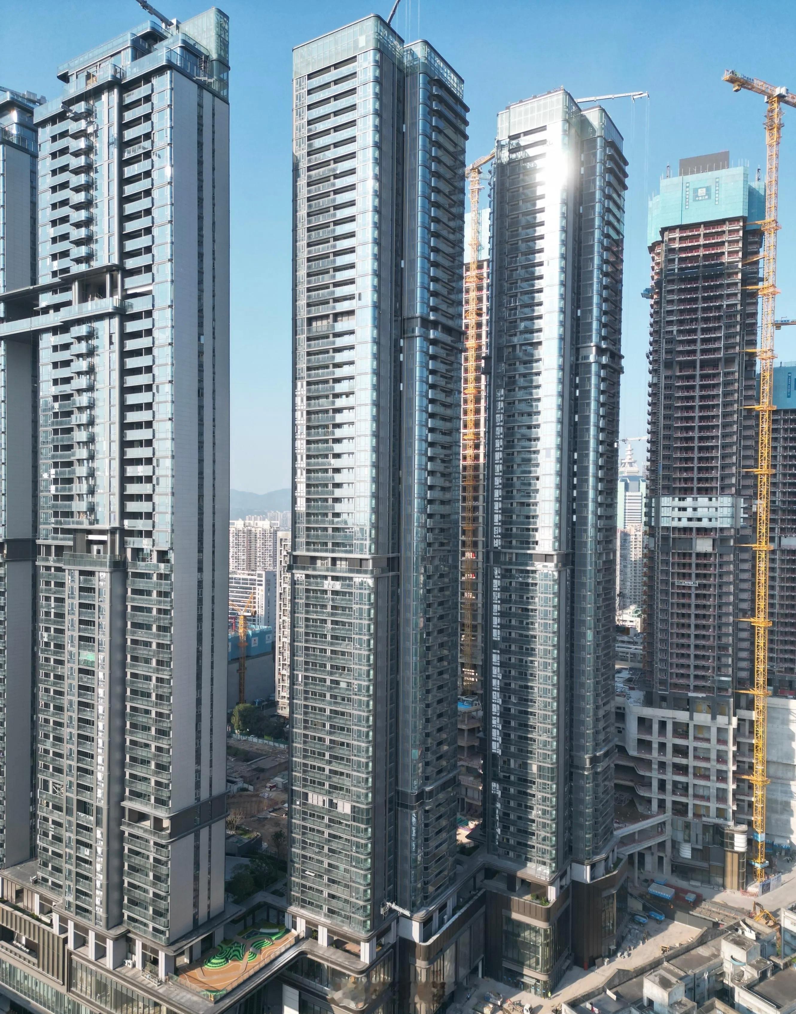 金地环湾城，很快也要交房了，60层4梯6户，也是福田绝版高层住宅。 当初打完折价