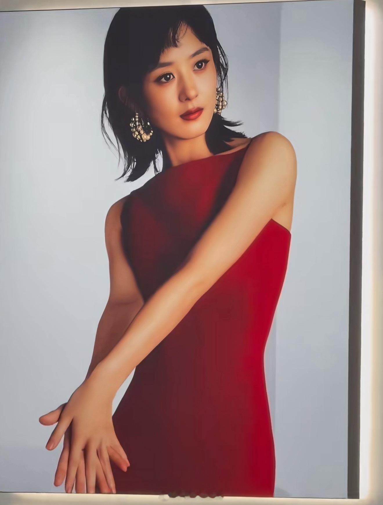 赵丽颖红黑look地广已上线，有吸引到大家想买该品牌彩妆香氛产品吗？ 