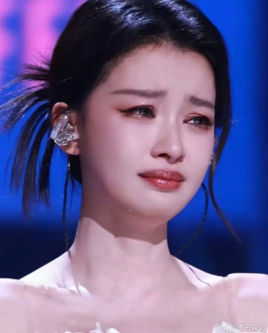 孙怡孙怡的底妆为什么哭不花乘风2026落泪氛围感十足，高颜值搭配完好妆容格外动人