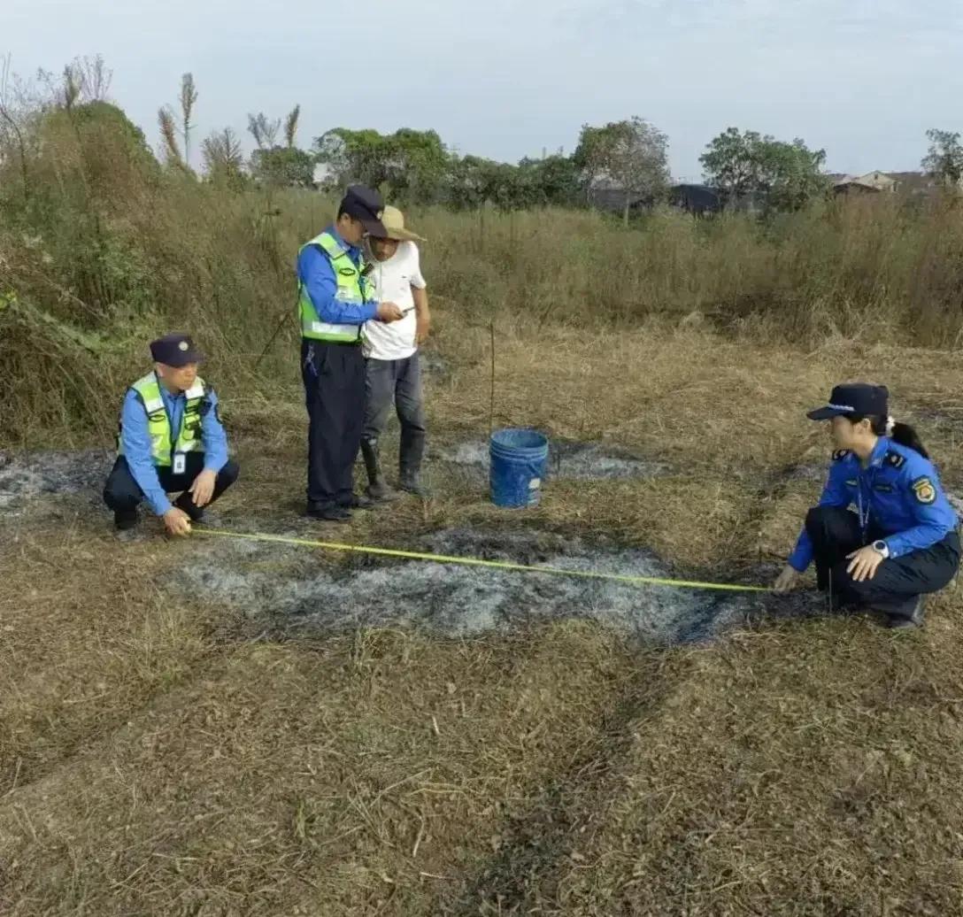 纳闷了！周围也没摄像头啊！，这么小的一块地，就烧了点秸秆，他们是怎么发现的呢？出