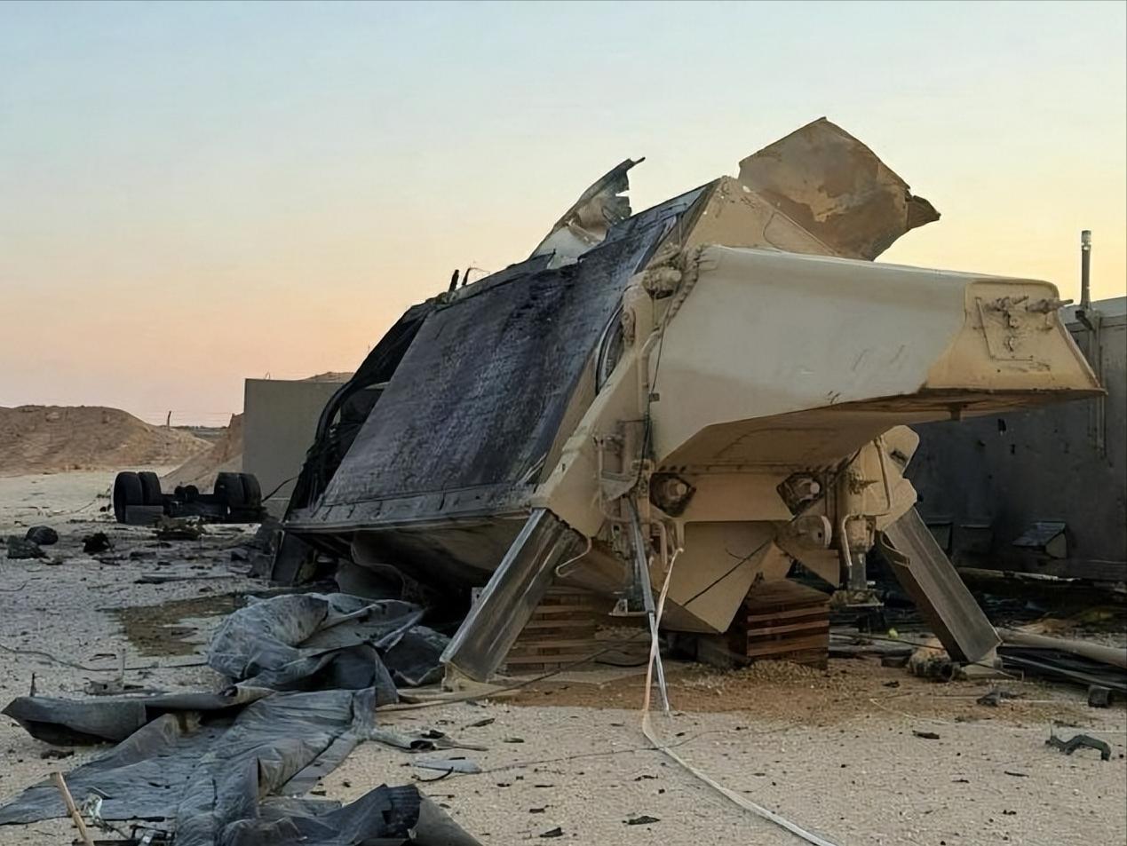 美国网友以为卡塔尔雷达修一修，一两年搞定。最新评估结果出来，5至8年，原址重建。