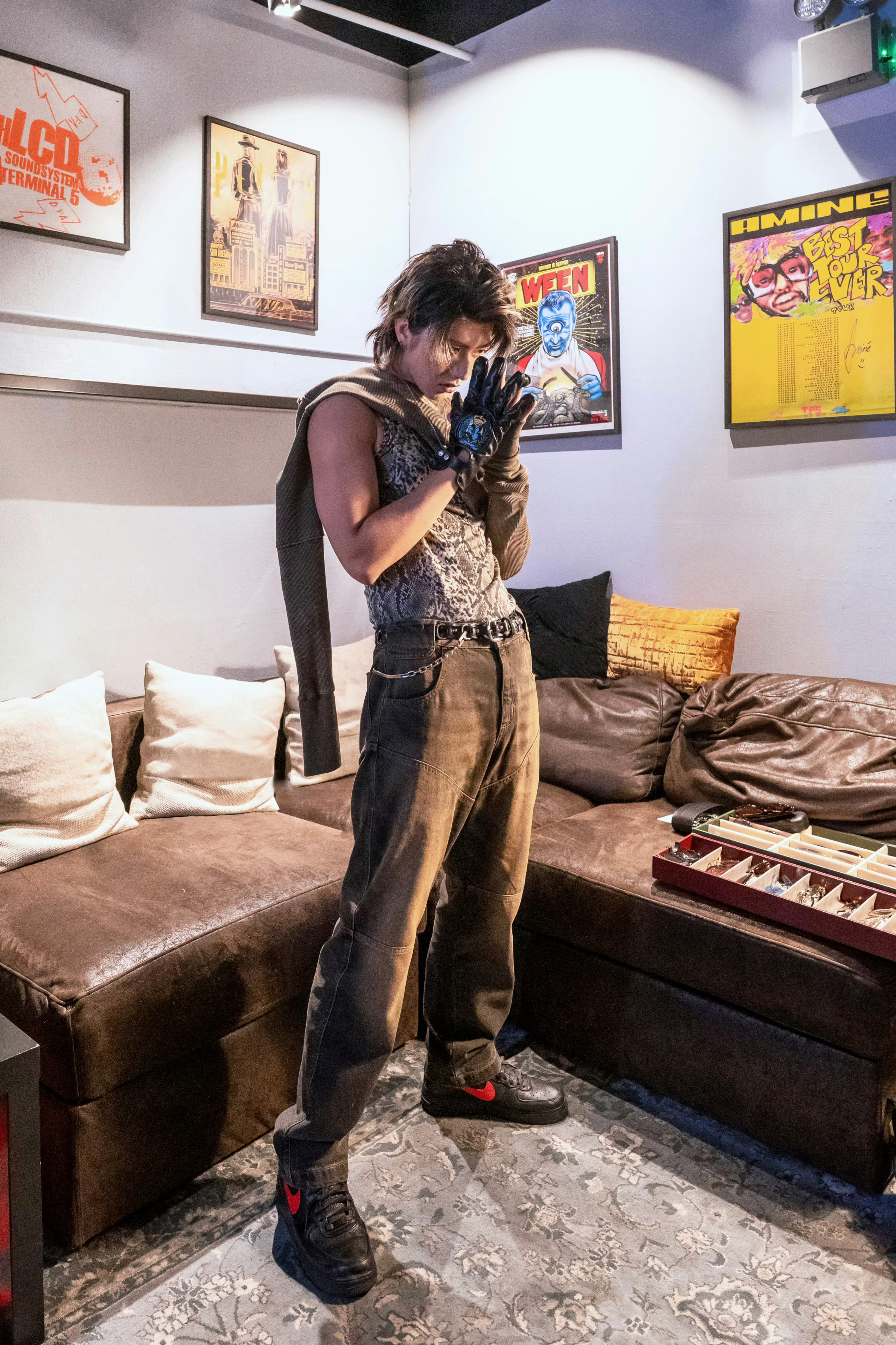 蔡徐坤 2026 KUN全球巡回演唱会·纽约站，蟒纹背心配牛仔裤，1017 AL