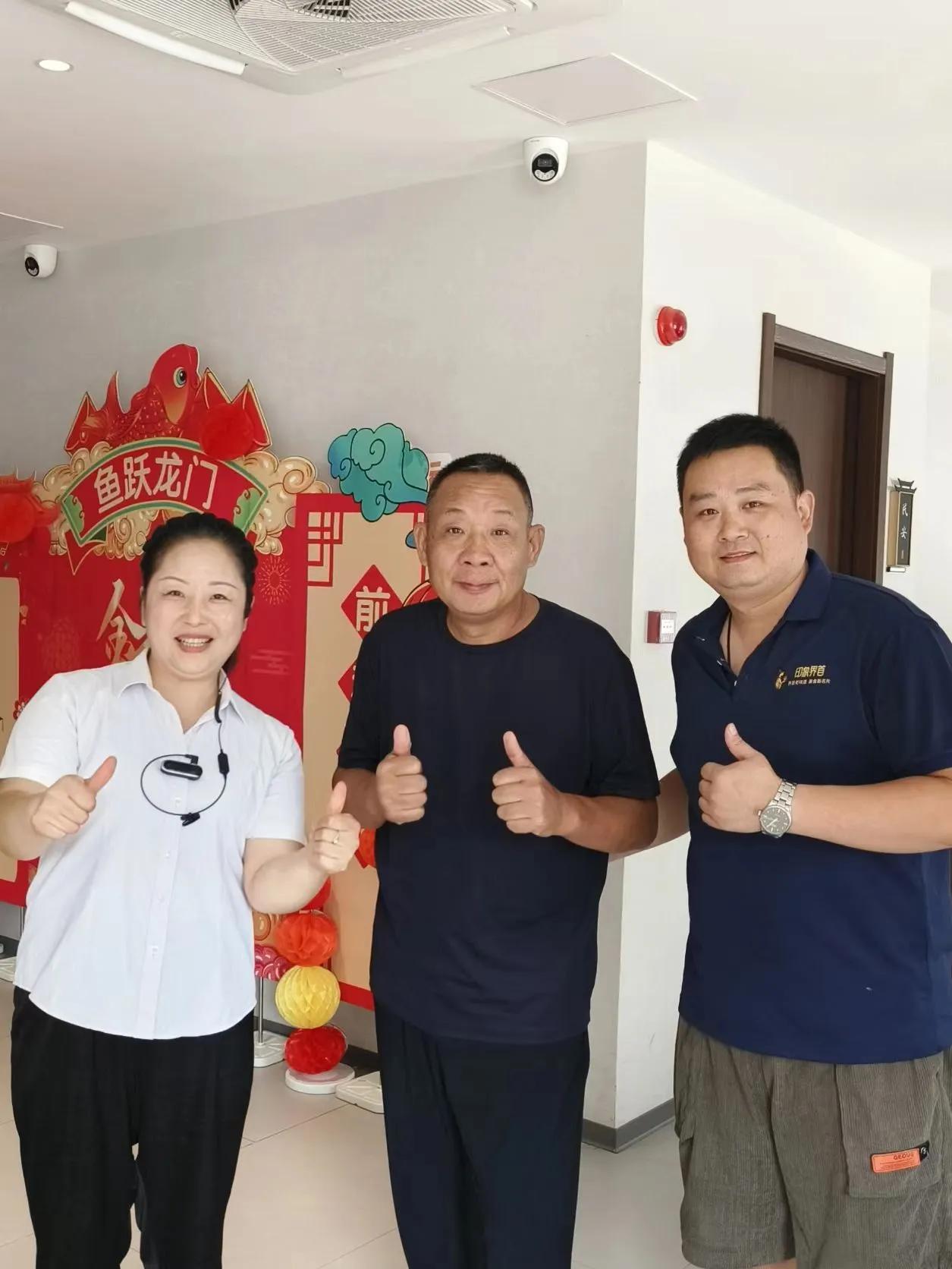 于东来现身安徽阜阳一饭店这事挺有意思。他消费380元却支付600元，这格局一下就