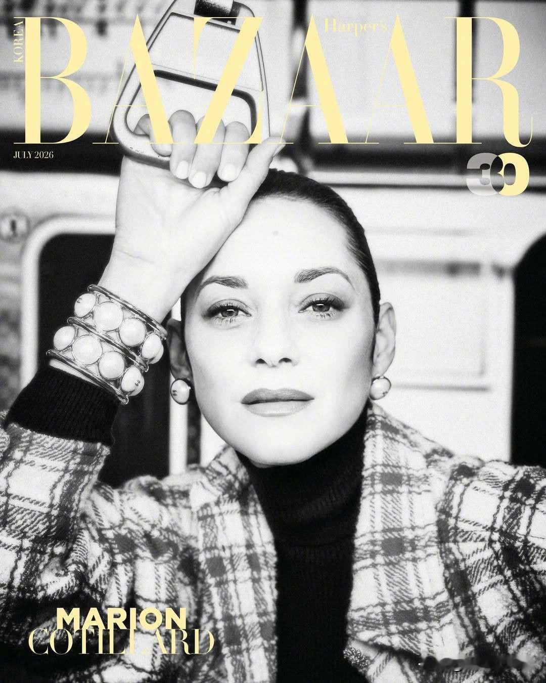 外娱资讯，玛丽昂·歌迪亚近日为时尚杂志《Harper's Bazaar》拍摄了韩