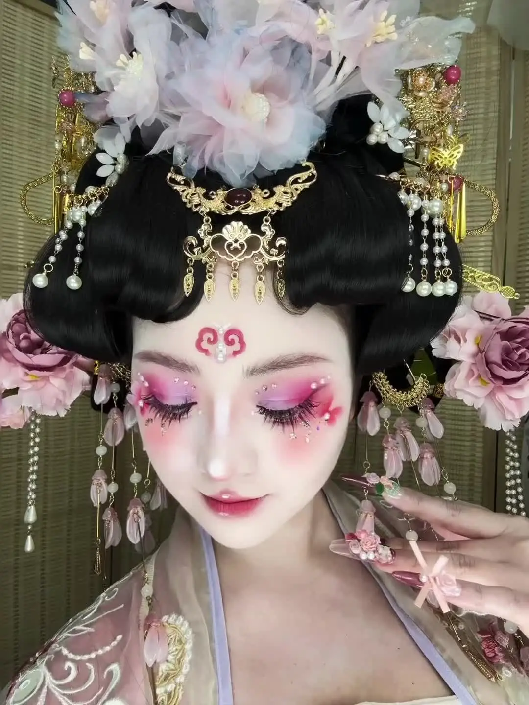 这家汉服竟然还给我搭配了美甲！好贴心！