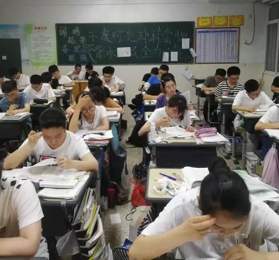 70%的普高率，其实是给家长的一场心理安慰。现在很多家长都以为，孩子考上高中就稳