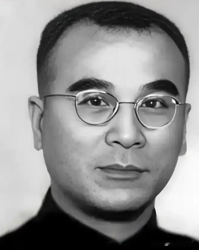 1975年，一个在监狱里关了12年的老头被特赦出狱。没人记得，26年前，正是这个