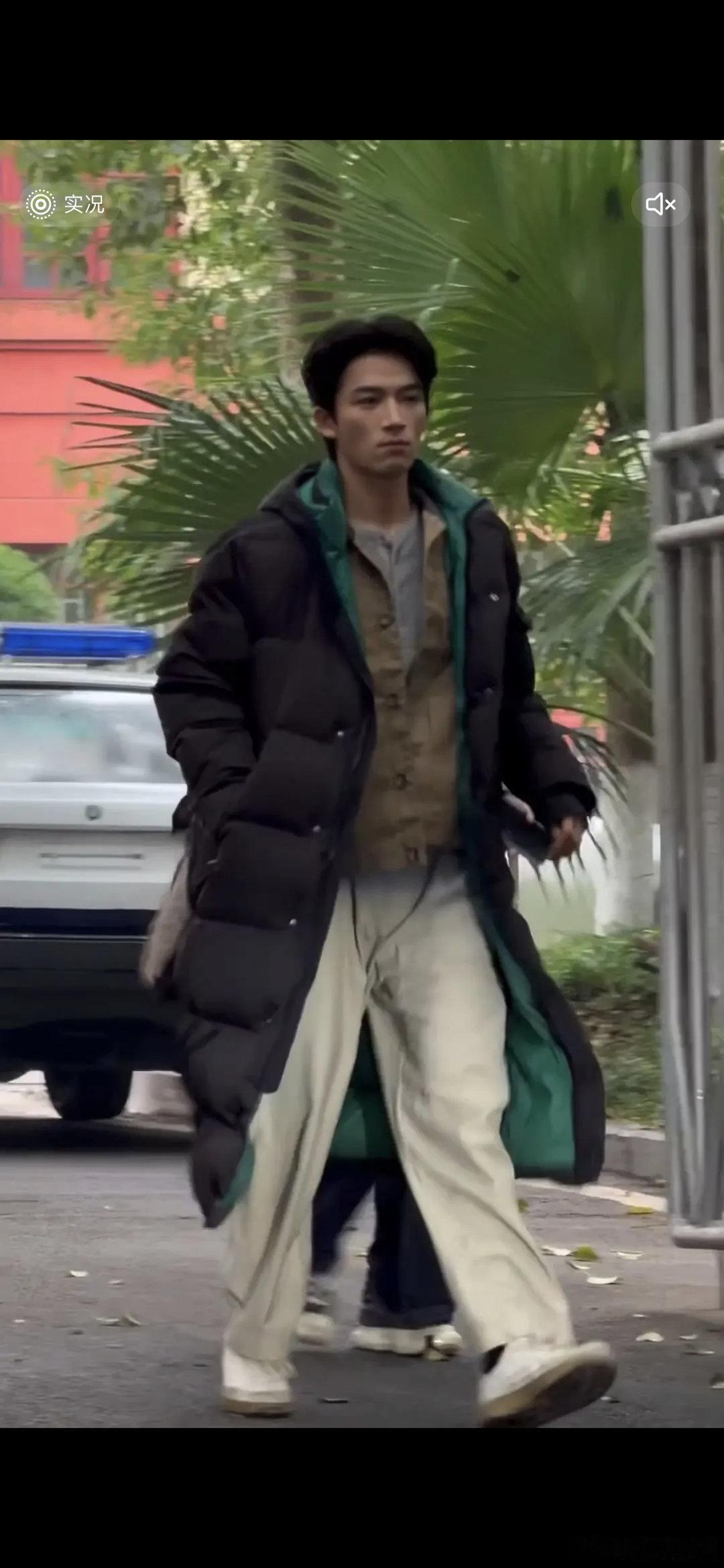 王星越怎么变成这样了，颧骨好高 