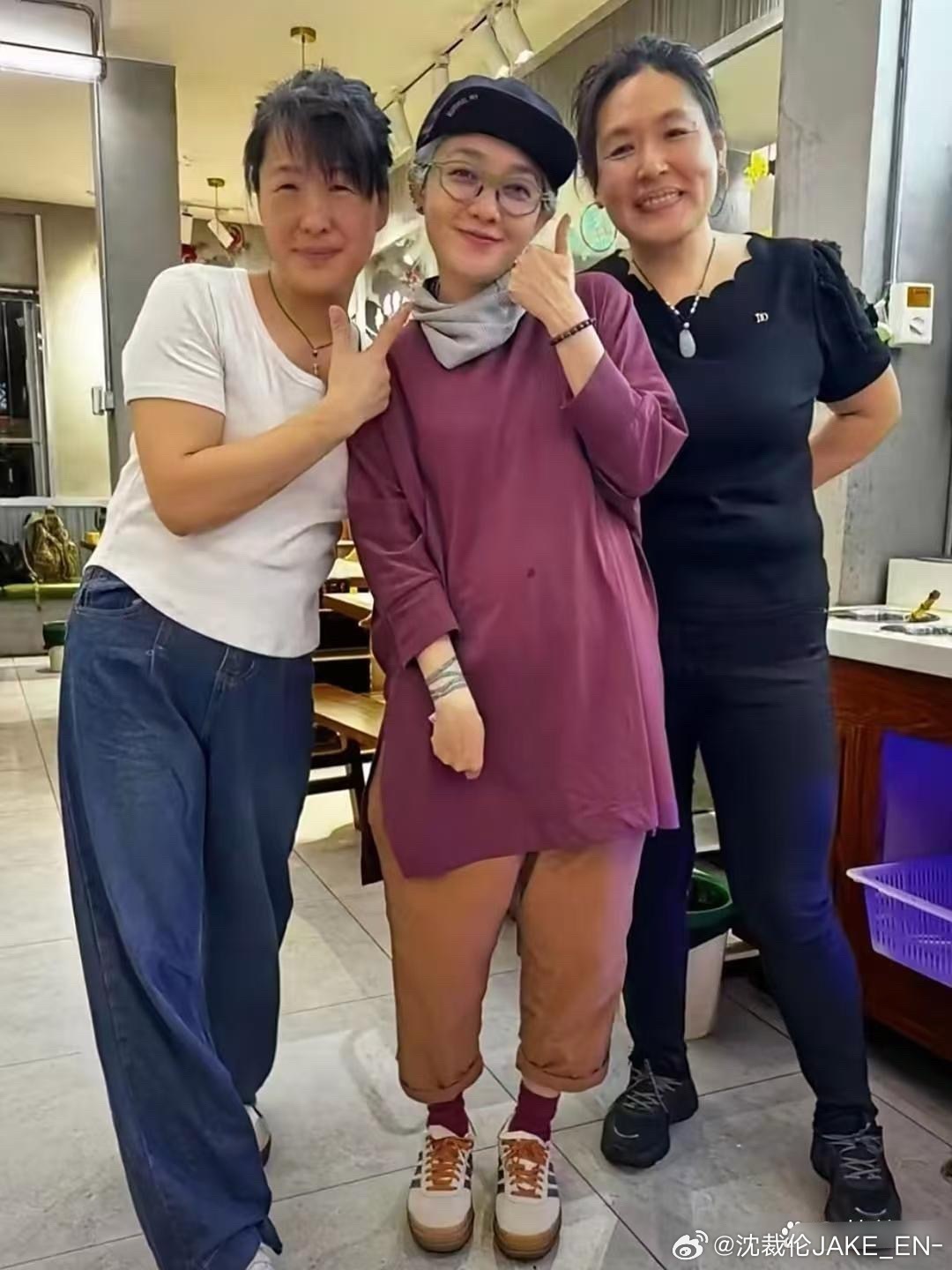 范晓萱像个老奶奶了。 