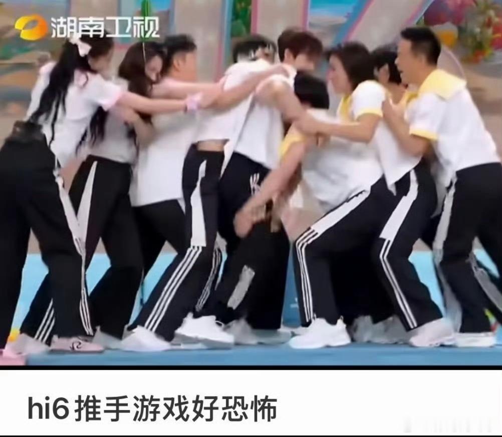 这咋回事面部被撞伤了看着挺严重的啊，我记得好像丁程鑫手指也骨折，现在李小冉面部也