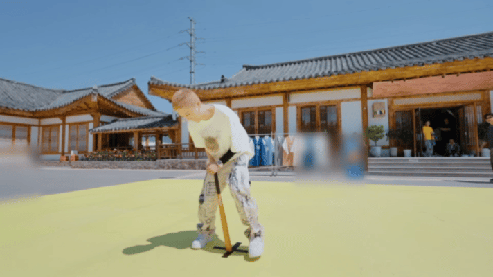马頔以为鹿晗要回北京哈哈哈哈哈哈哈哈哈马頔你笑鹿晗好开心 
