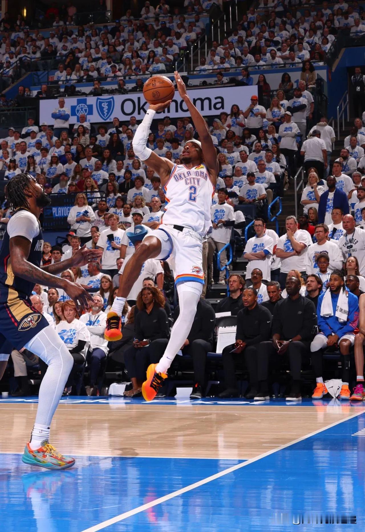 谢伊·吉尔杰斯·亚历山大首次亮相季后赛

28 分
6个篮板
4次助攻
11/2