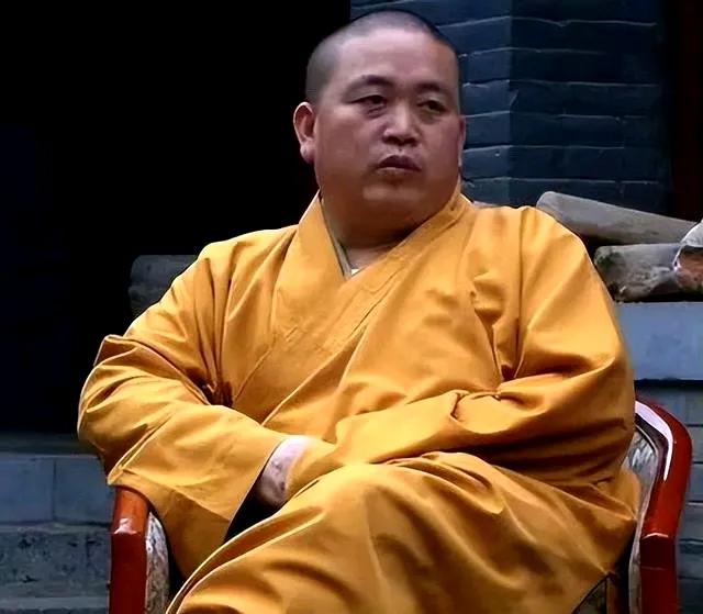 一直想不通有些人为什么要把大把大把的钱送到寺庙去，当真能求子得子求财得财吗？
我