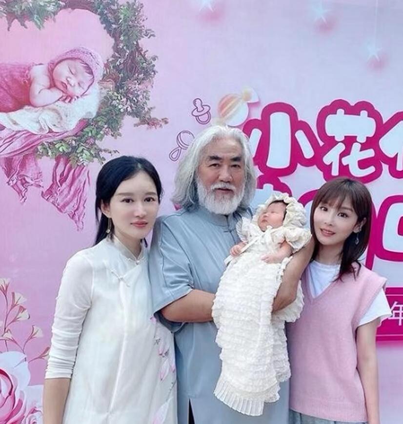 “大棚乱了四季，金钱乱了年纪”这话真挺有道理。张纪中作为公众人物，这次可真是失了