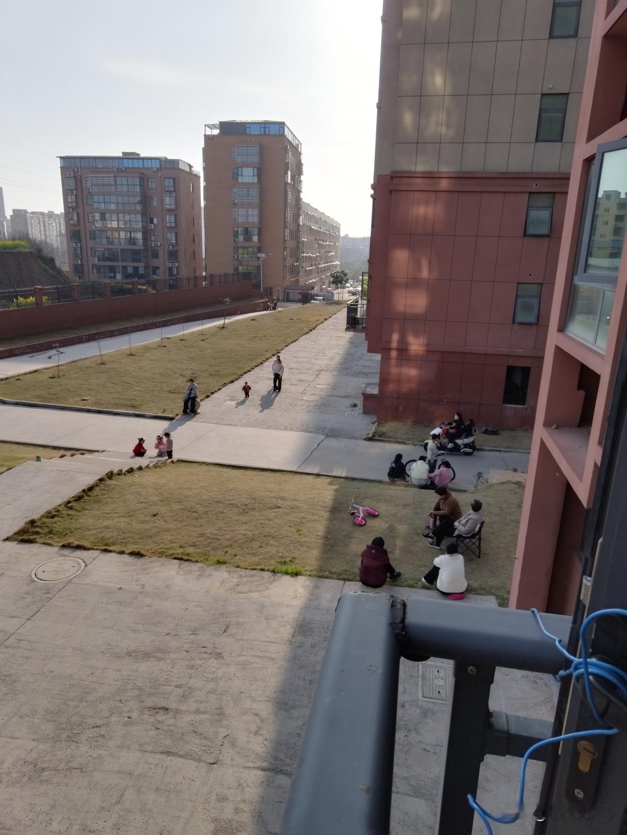 明明满大街都是钱，我却只想躺平，是不是没救了？
 
真的太真实了！
现在这世道，