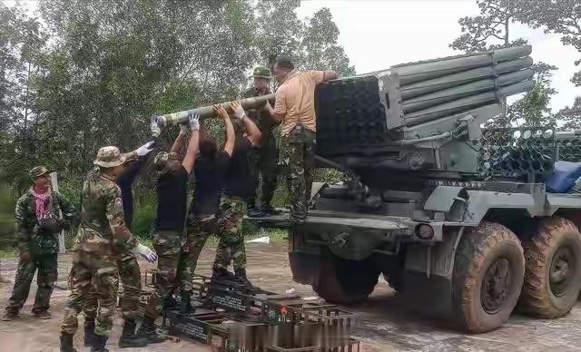 中方将再赴柬泰穿梭调停泰柬均为邻国，是搬不走的邻居，泰国和柬埔寨，确实要最大程度