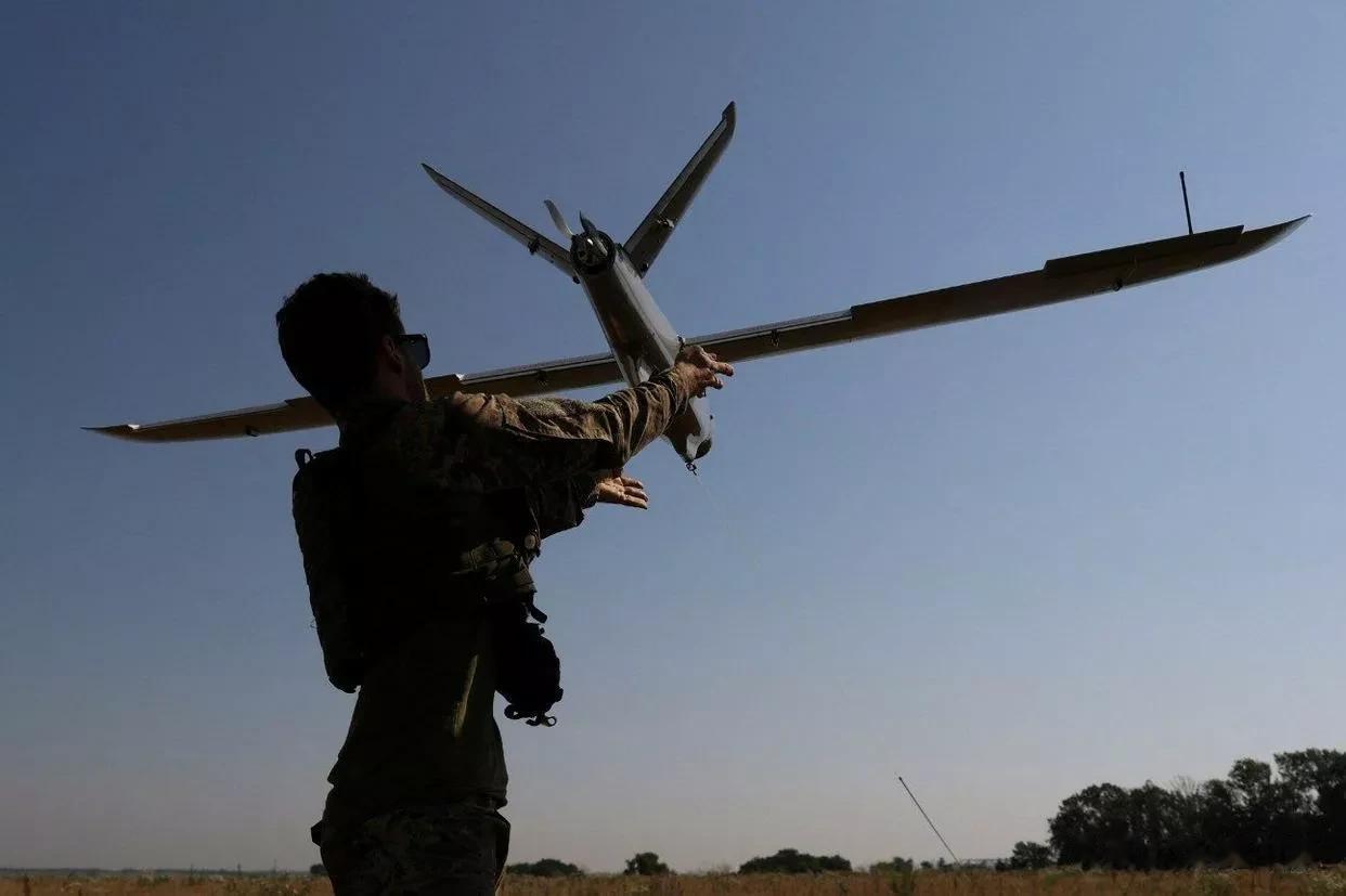 俄电子战遥遥领先，乌军不再“嘴硬”，基辅示弱其实是向白宫施压

来源:前沿分析局