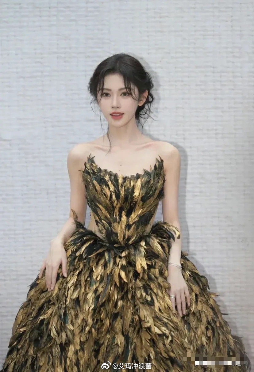 鞠婧祎爆改成张予曦？ ​​​