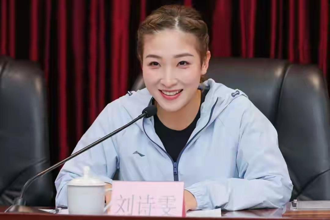 小枣这么爱笑的女孩
怎么到现在还没
碰到自己的真爱呢？