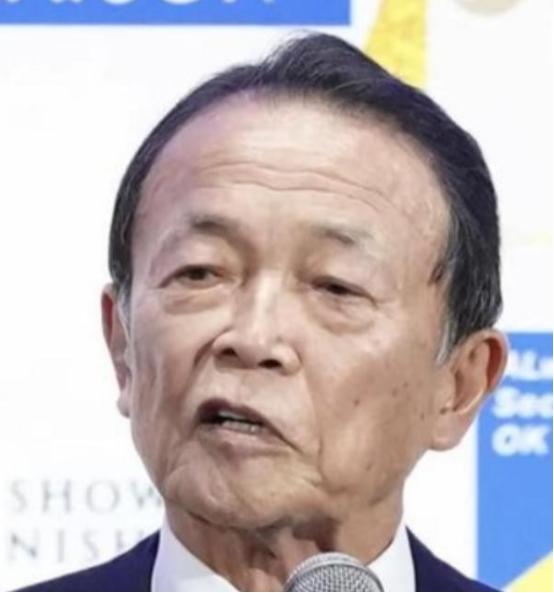 这一次日本彻底不装了！麻生太郎公开承认，日本之所以挑衅中国，便是为了借这个机会来