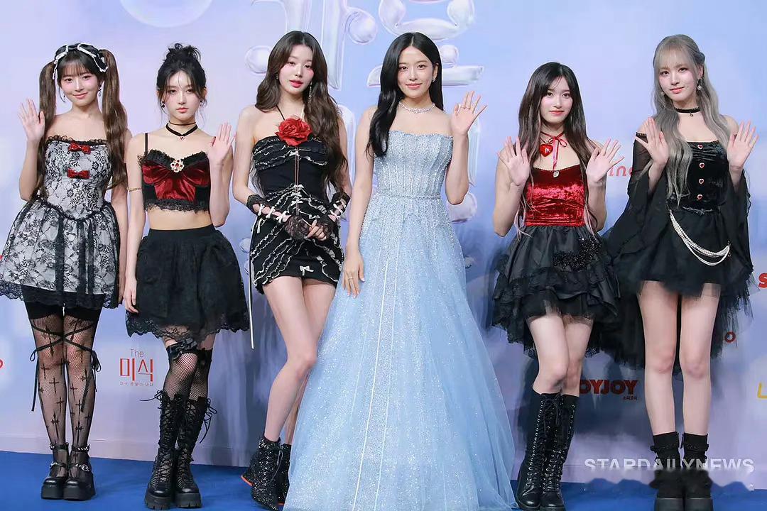 SBS歌谣大战红毯👧🏻新闻图哪家Cody强[淡淡的]感觉还是彩色亮眼一些 #